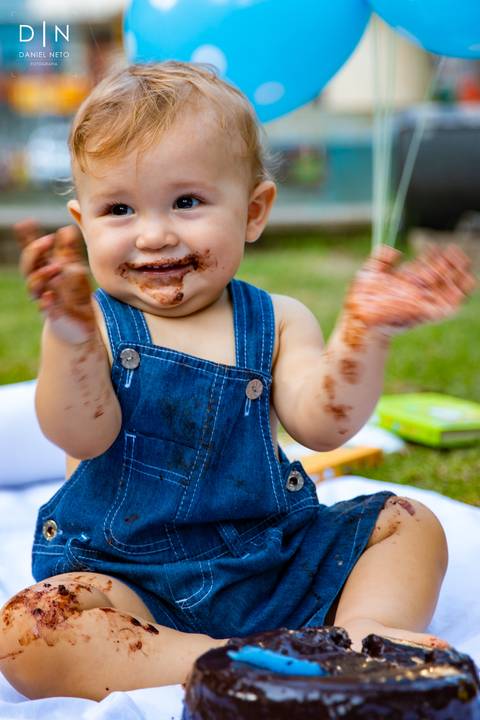 ensaio infantil 1 ano aniversário antônio criança menino bolo parque família diversão'