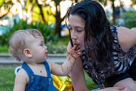 ensaio infantil 1 ano aniversário antônio criança menino bolo parque família diversão'