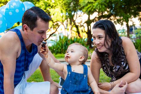 ensaio infantil 1 ano aniversário antônio criança menino bolo parque família diversão'