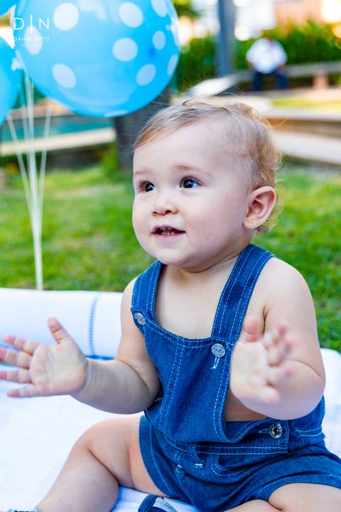 ensaio infantil 1 ano aniversário antônio criança menino bolo parque família diversão'