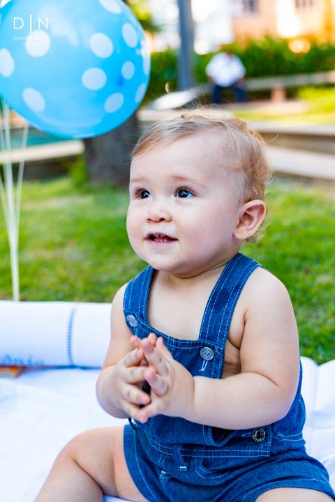 ensaio infantil 1 ano aniversário antônio criança menino bolo parque família diversão'
