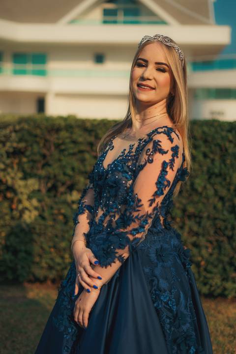 fotógrafo-em-osório-felipe-lopes-fotografia-ensaio-de-15-anos-na-rua-com-vestido-de-festa-em-xangri-la'