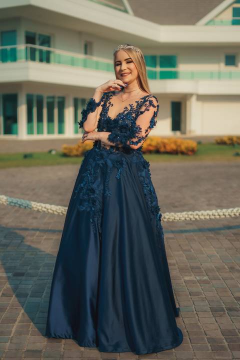 fotógrafo-em-osório-felipe-lopes-fotografia-ensaio-de-15-anos-na-rua-com-vestido-de-festa-em-xangri-la'