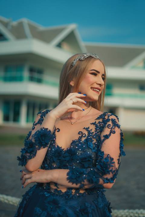 fotógrafo-em-osório-felipe-lopes-fotografia-ensaio-de-15-anos-na-rua-com-vestido-de-festa-em-xangri-la'