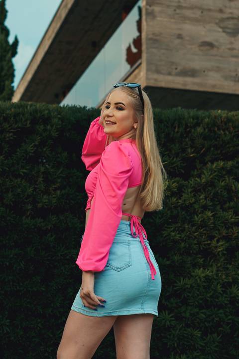 fotógrafo-em-osório-felipe-lopes-fotografia-ensaio-de-15-anos-na-rua-com-vestido-de-festa-em-xangri-la'