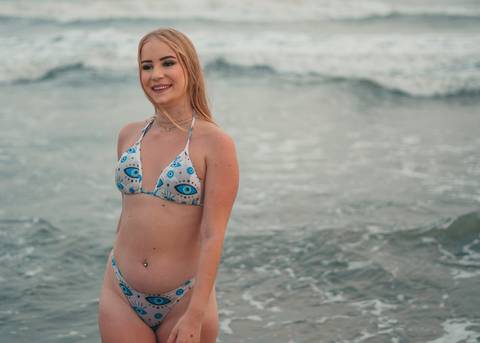 fotógrafo-em-osório-felipe-lopes-fotografia-ensaio-de-15-anos-na-rua-com-vestido-de-festa-em-xangri-la'