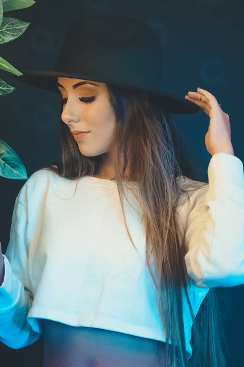 fotógrafo-em-osório-felipe-lopes-fotografia-ensaio-feminino-em-cafeteria-interno-em-tramandaí'