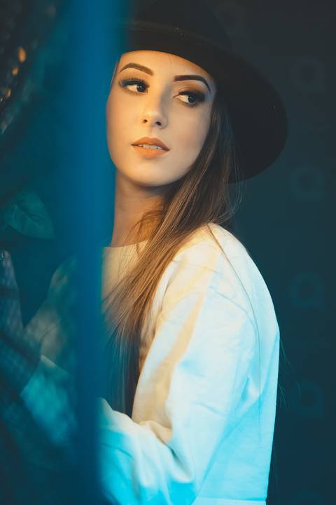 fotógrafo-em-osório-felipe-lopes-fotografia-ensaio-feminino-em-cafeteria-interno-em-tramandaí'