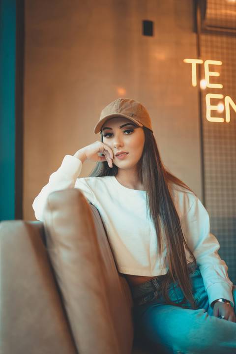 fotógrafo-em-osório-felipe-lopes-fotografia-ensaio-feminino-em-cafeteria-interno-em-tramandaí'