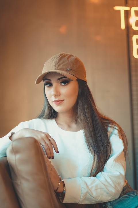 fotógrafo-em-osório-felipe-lopes-fotografia-ensaio-feminino-em-cafeteria-interno-em-tramandaí'