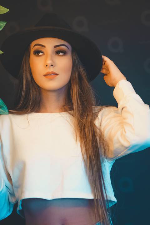 fotógrafo-em-osório-felipe-lopes-fotografia-ensaio-feminino-em-cafeteria-interno-em-tramandaí'