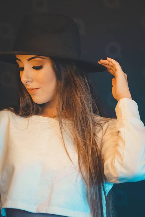 fotógrafo-em-osório-felipe-lopes-fotografia-ensaio-feminino-em-cafeteria-interno-em-tramandaí'