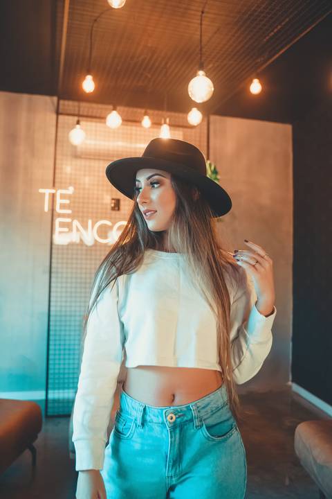 fotógrafo-em-osório-felipe-lopes-fotografia-ensaio-feminino-em-cafeteria-interno-em-tramandaí'