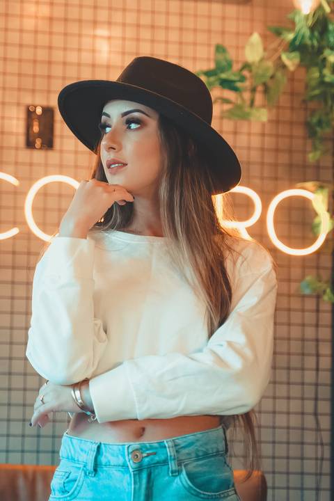 fotógrafo-em-osório-felipe-lopes-fotografia-ensaio-feminino-em-cafeteria-interno-em-tramandaí'