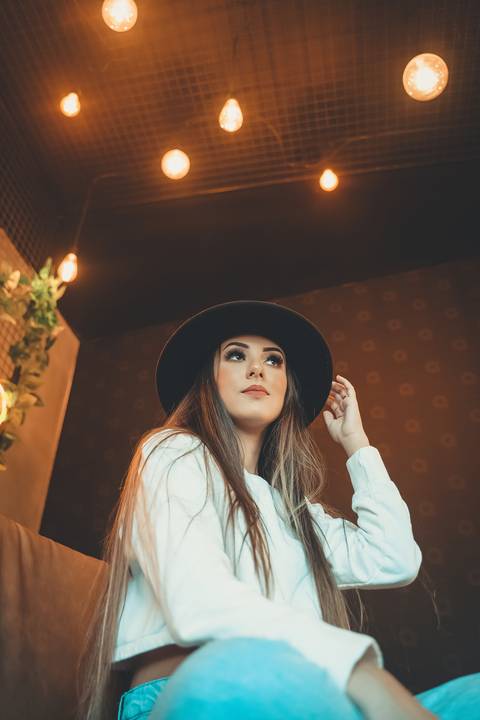 fotógrafo-em-osório-felipe-lopes-fotografia-ensaio-feminino-em-cafeteria-interno-em-tramandaí'