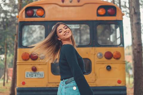 fotografo-em-osorio-rio-grande-do-sul-ensaio-de-15-anos-externo-com-onibus'