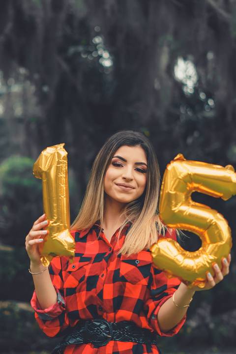 fotografo-em-osorio-rio-grande-do-sul-ensaio-de-15-anos-externo-natureza-com-balao'