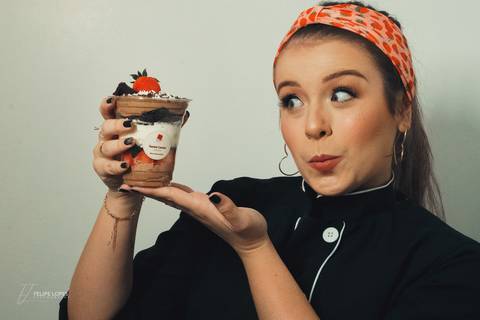 fotografo-em-osorio-rio-grande-do-sul-ensaio-empresarial-doceria-interno-estudio-confeiteira'