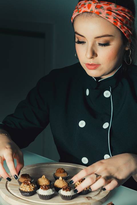 fotografo-em-osorio-rio-grande-do-sul-ensaio-empresarial-doceria-interno-estudio-confeiteira'