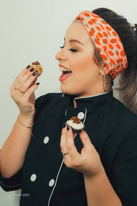 fotografo-em-osorio-rio-grande-do-sul-ensaio-empresarial-doceria-interno-estudio-confeiteira'