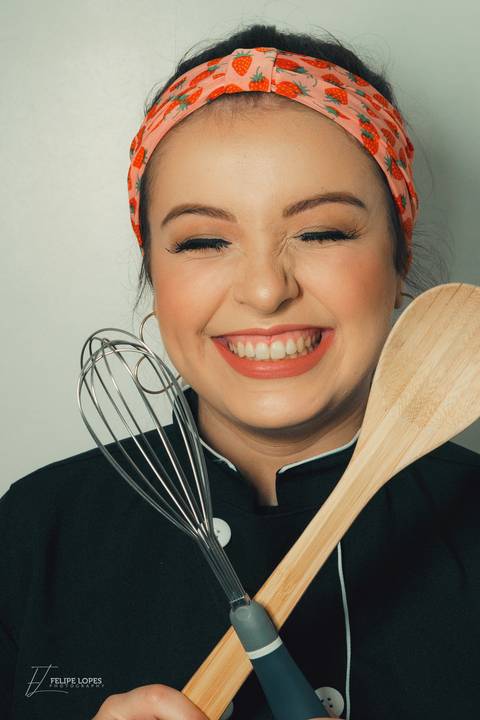 fotografo-em-osorio-rio-grande-do-sul-ensaio-empresarial-doceria-interno-estudio-confeiteira'