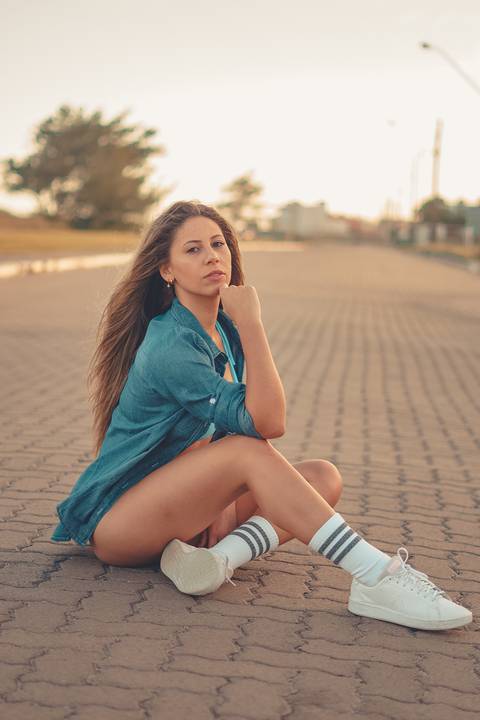 fotografo-em-osorio-felipe-lopes-fotografia-ensaio-feminino-externo-de-biquini-no-carro-em-capao-da-canoa'