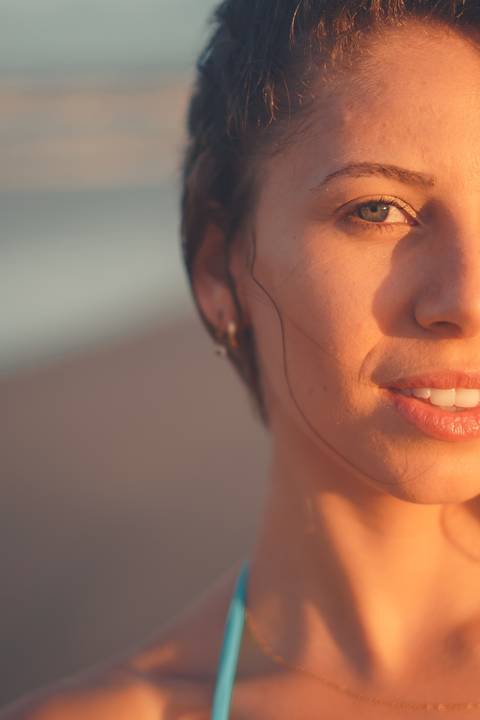 fotografo-em-osorio-felipe-lopes-fotografia-ensaio-feminino-externo-de-biquini-na-praia-na-golden-hour-em-capao-da-canoa'