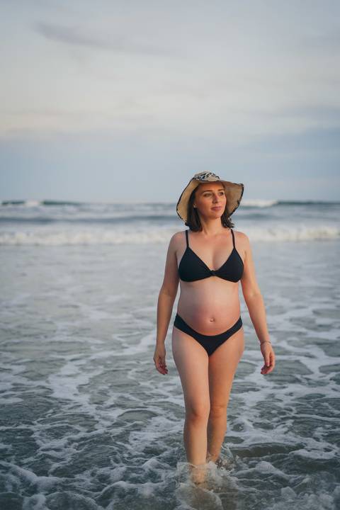fotografo-de-osorio-felipe-lopes-fotografia-ensaio-de-gestante-familia-dois-filhos-na-natureza-externo-na-praia-em-torres'