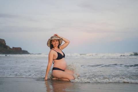 fotografo-de-osorio-felipe-lopes-fotografia-ensaio-de-gestante-familia-dois-filhos-na-natureza-externo-na-praia-em-torres'