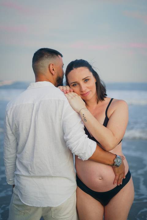 fotografo-de-osorio-felipe-lopes-fotografia-ensaio-de-gestante-familia-dois-filhos-na-natureza-externo-na-praia-em-torres'