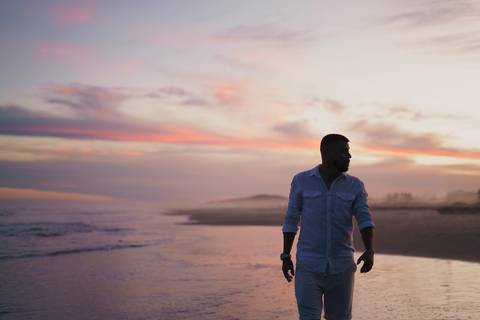 fotografo-de-osorio-felipe-lopes-fotografia-ensaio-de-gestante-familia-dois-filhos-na-natureza-externo-na-praia-em-torres'