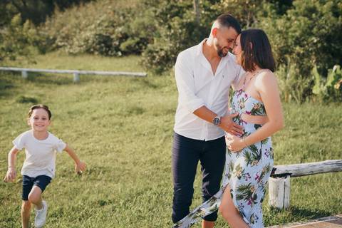 fotografo-de-osorio-felipe-lopes-fotografia-ensaio-de-gestante-familia-dois-filhos-na-natureza-externo-em-torres'