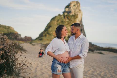fotografo-de-osorio-felipe-lopes-fotografia-ensaio-de-gestante-familia-dois-filhos-na-natureza-externo-na-praia-em-torres'
