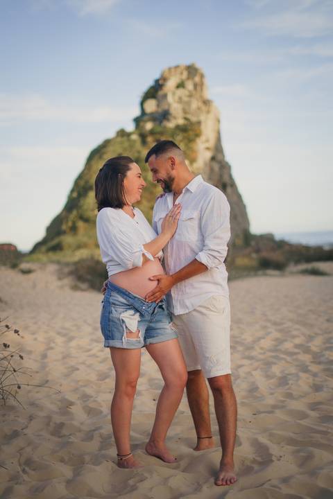 fotografo-de-osorio-felipe-lopes-fotografia-ensaio-de-gestante-familia-dois-filhos-na-natureza-externo-na-praia-em-torres'