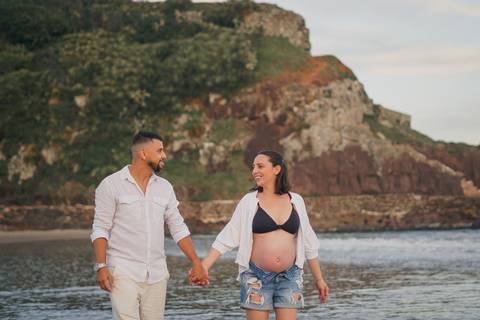 fotografo-de-osorio-felipe-lopes-fotografia-ensaio-de-gestante-familia-dois-filhos-na-natureza-externo-na-praia-em-torres'