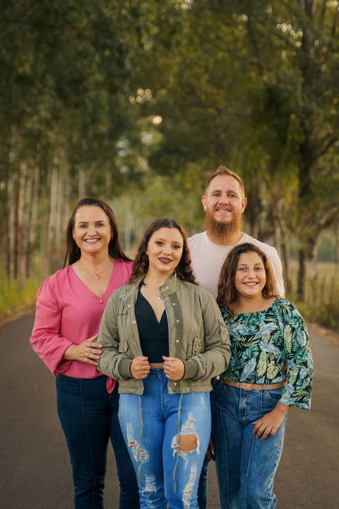 felipe-lopes-fotografia-fotografo-em-osorio-ensaio-de-15-quinze-anos-book-externo-em-osorio-na-natureza-com-a-familia'