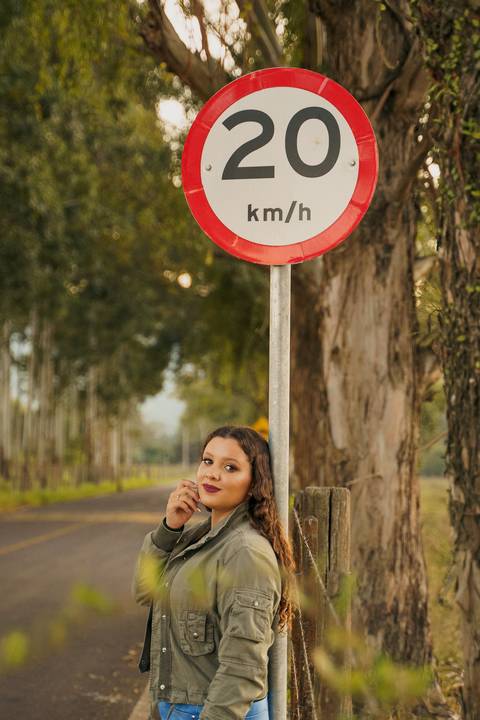 felipe-lopes-fotografia-fotografo-em-osorio-ensaio-de-15-quinze-anos-book-externo-em-osorio-na-natureza-na-estrada'