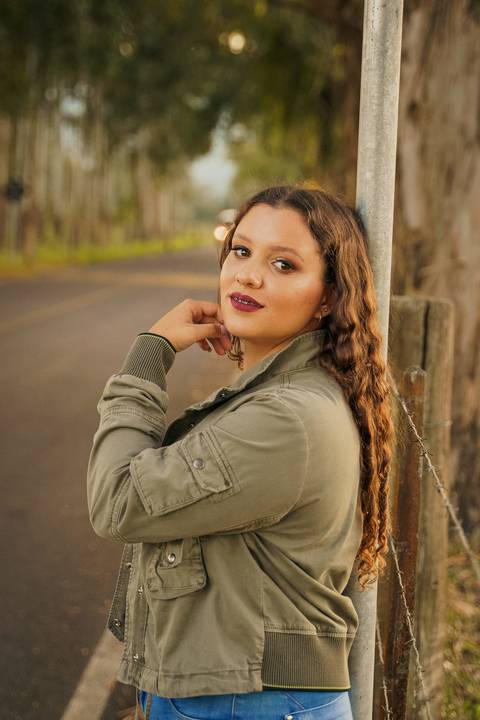 felipe-lopes-fotografia-fotografo-em-osorio-ensaio-de-15-quinze-anos-book-externo-em-osorio-na-natureza-na-estrada'