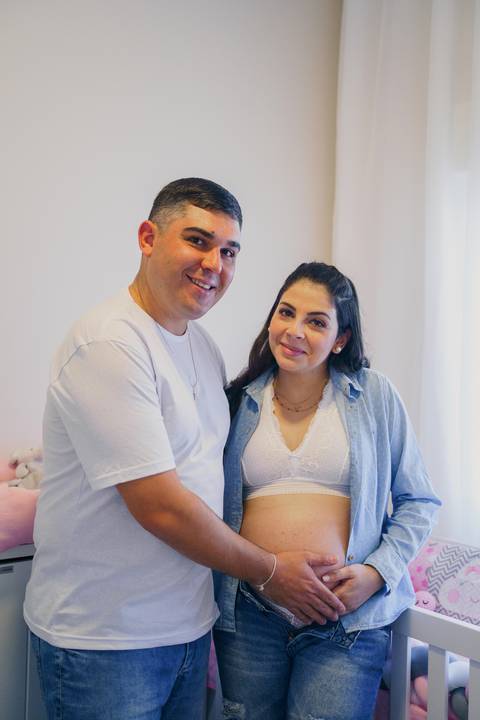 felipe-lopes-fotografia-fotografo-em-osorio-ensaio-de-gestante-em-casa-interno-no-quartinho-do-bebe-em-osorio'