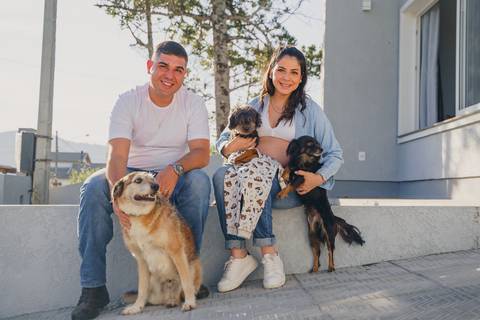 felipe-lopes-fotografia-fotografo-em-osorio-ensaio-de-gestante-em-casa-externo-em-osorio-com-cachorros'