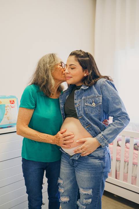 felipe-lopes-fotografia-fotografo-em-osorio-ensaio-de-gestante-em-casa-interno-em-osorio-com-a-familia'