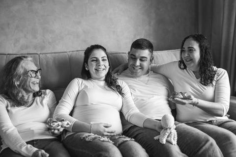 felipe-lopes-fotografia-fotografo-em-osorio-ensaio-de-gestante-em-casa-interno-em-osorio-com-a-familia'