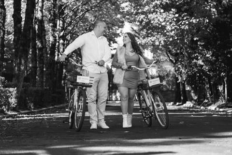 felipe-lopes-fotografia-fotografo-em-osorio-ensaio-de-casal-pre-wedding-em-gramando-rio-grande-do-sul-externo-na-natureza-no-lago-negro-no-centro'