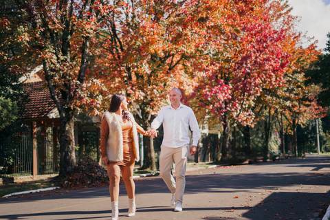 felipe-lopes-fotografia-fotografo-em-osorio-ensaio-de-casal-pre-wedding-em-gramando-rio-grande-do-sul-externo-na-natureza-no-lago-negro-no-centro'