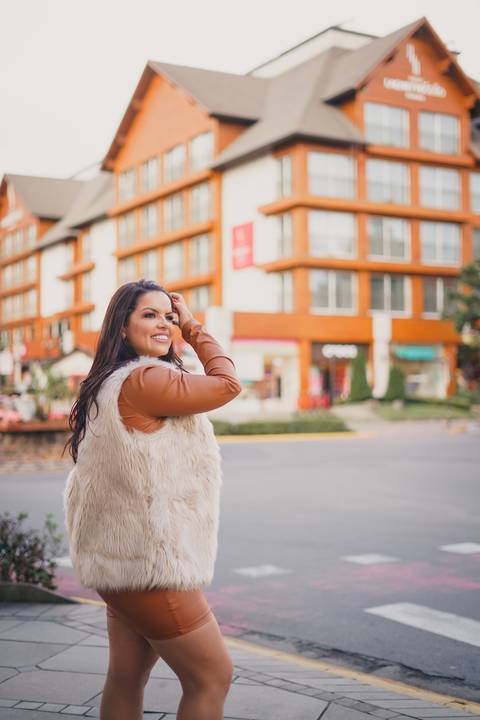 felipe-lopes-fotografia-fotografo-em-osorio-ensaio-de-casal-pre-wedding-em-gramando-rio-grande-do-sul-externo-na-natureza-no-lago-negro-no-centro'