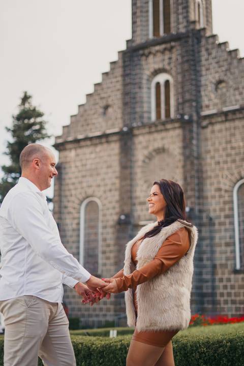 felipe-lopes-fotografia-fotografo-em-osorio-ensaio-de-casal-pre-wedding-em-gramando-rio-grande-do-sul-externo-na-natureza-no-lago-negro-no-centro'