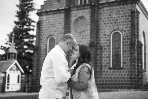felipe-lopes-fotografia-fotografo-em-osorio-ensaio-de-casal-pre-wedding-em-gramando-rio-grande-do-sul-externo-na-natureza-no-lago-negro-no-centro'