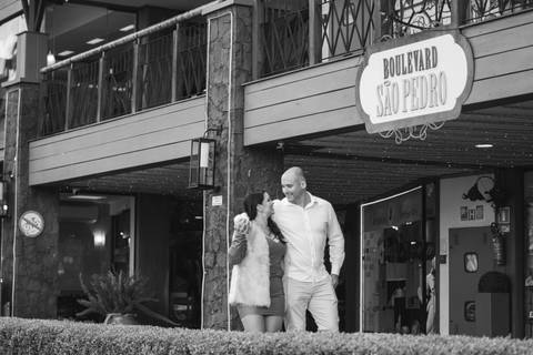 felipe-lopes-fotografia-fotografo-em-osorio-ensaio-de-casal-pre-wedding-em-gramando-rio-grande-do-sul-externo-na-natureza-no-lago-negro-no-centro'