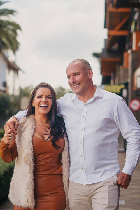 felipe-lopes-fotografia-fotografo-em-osorio-ensaio-de-casal-pre-wedding-em-gramando-rio-grande-do-sul-externo-na-natureza-no-lago-negro-no-centro'