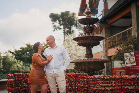 felipe-lopes-fotografia-fotografo-em-osorio-ensaio-de-casal-pre-wedding-em-gramando-rio-grande-do-sul-externo-na-natureza-no-lago-negro-no-centro'